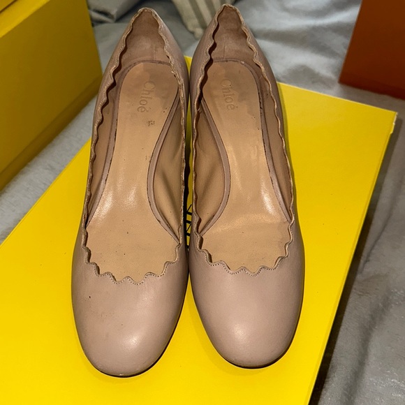 Chloe Lauren Scalloped Leather Pumps - Size 37.5 (US 7.5) - Picture 2 of 10